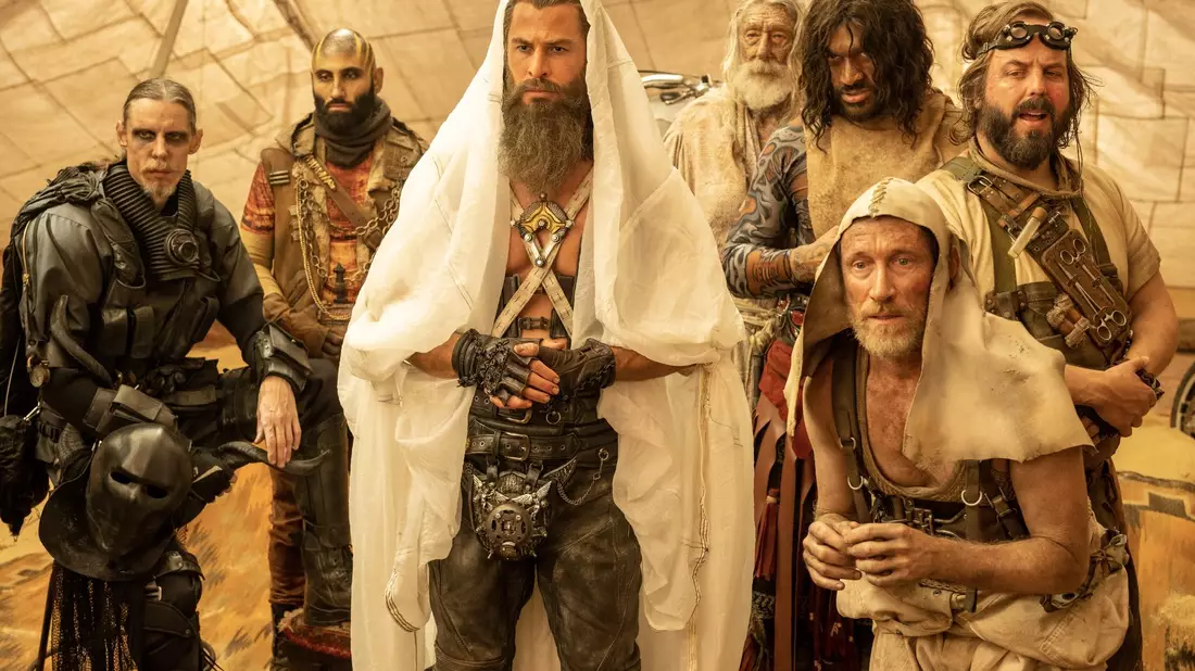 Chris Hemsworth als Dementus in einer Szene des Films «Furiosa: A Mad Max Saga». - Bild: Jasin Boland/-/dpa