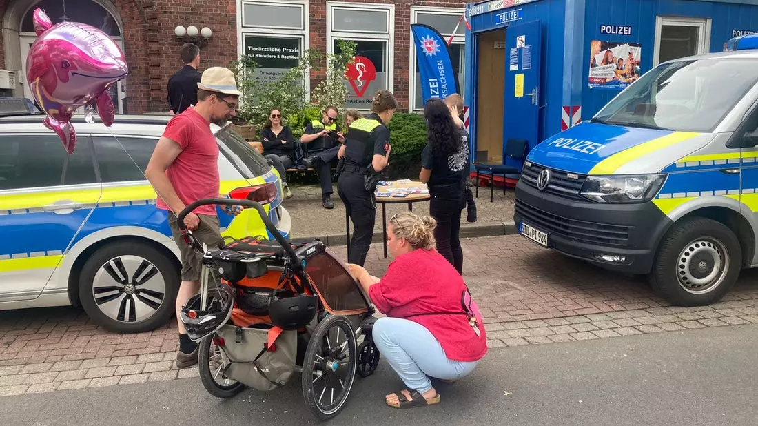 POL-STD: Vier Einbrüche im Landkreis, Pfingstmarkt in Neukloster - Polizei und Veranstalter zufrieden - Bild: presseportal.de