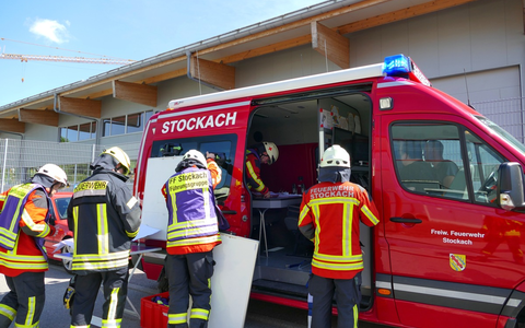 FW Stockach: Brand einer Lagerhalle - Foto: presseportal.de