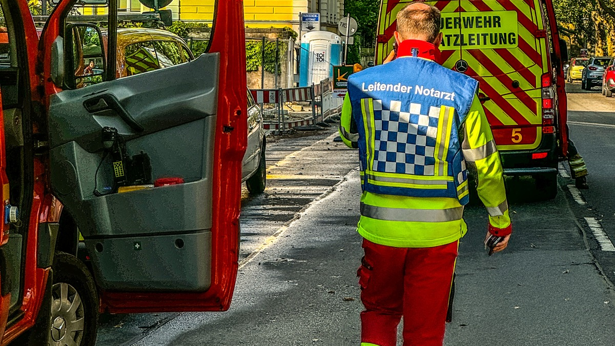 FW Dresden: Massenanfall von Verletzen nach Blitzeinschlag - Foto: presseportal.de