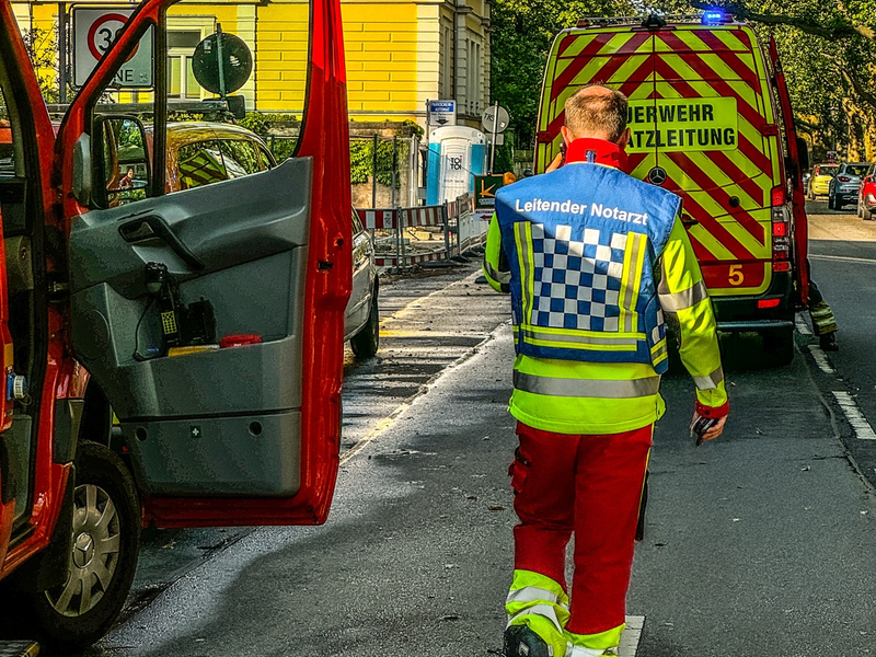 FW Dresden: Massenanfall von Verletzen nach Blitzeinschlag - Foto: presseportal.de