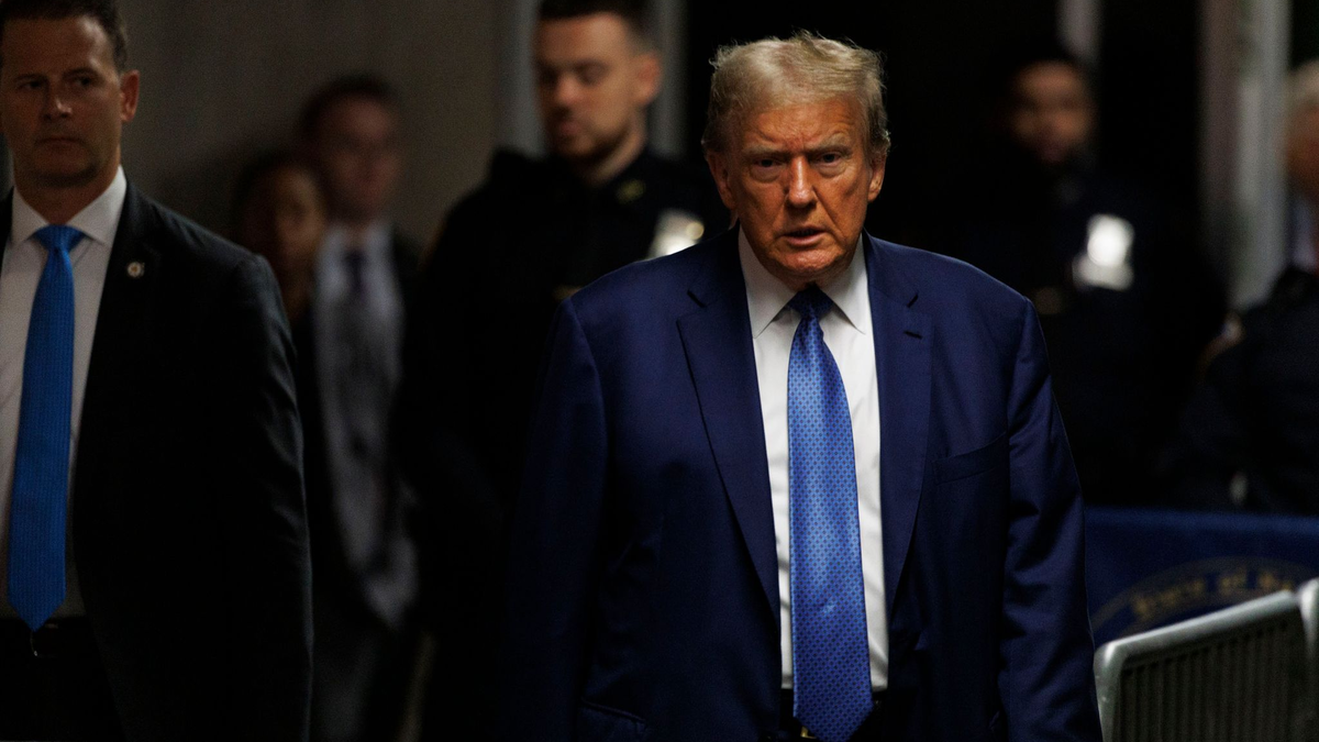Der ehemalige US-Präsident Donald Trump auf dem Weg zu einem weiteren Gerichtsttermin in New York. - Foto: Sarah Yenesel/Pool EPA/AP/dpa