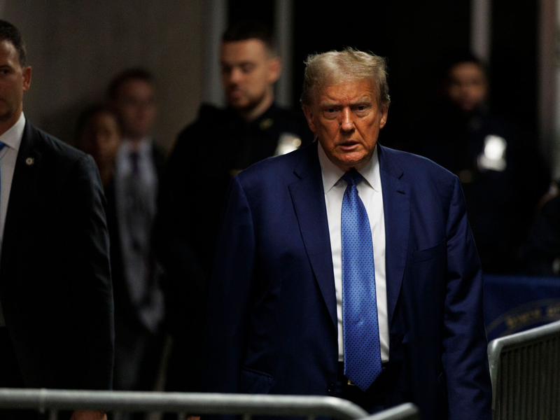 Der ehemalige US-Präsident Donald Trump auf dem Weg zu einem weiteren Gerichtsttermin in New York. - Foto: Sarah Yenesel/Pool EPA/AP/dpa