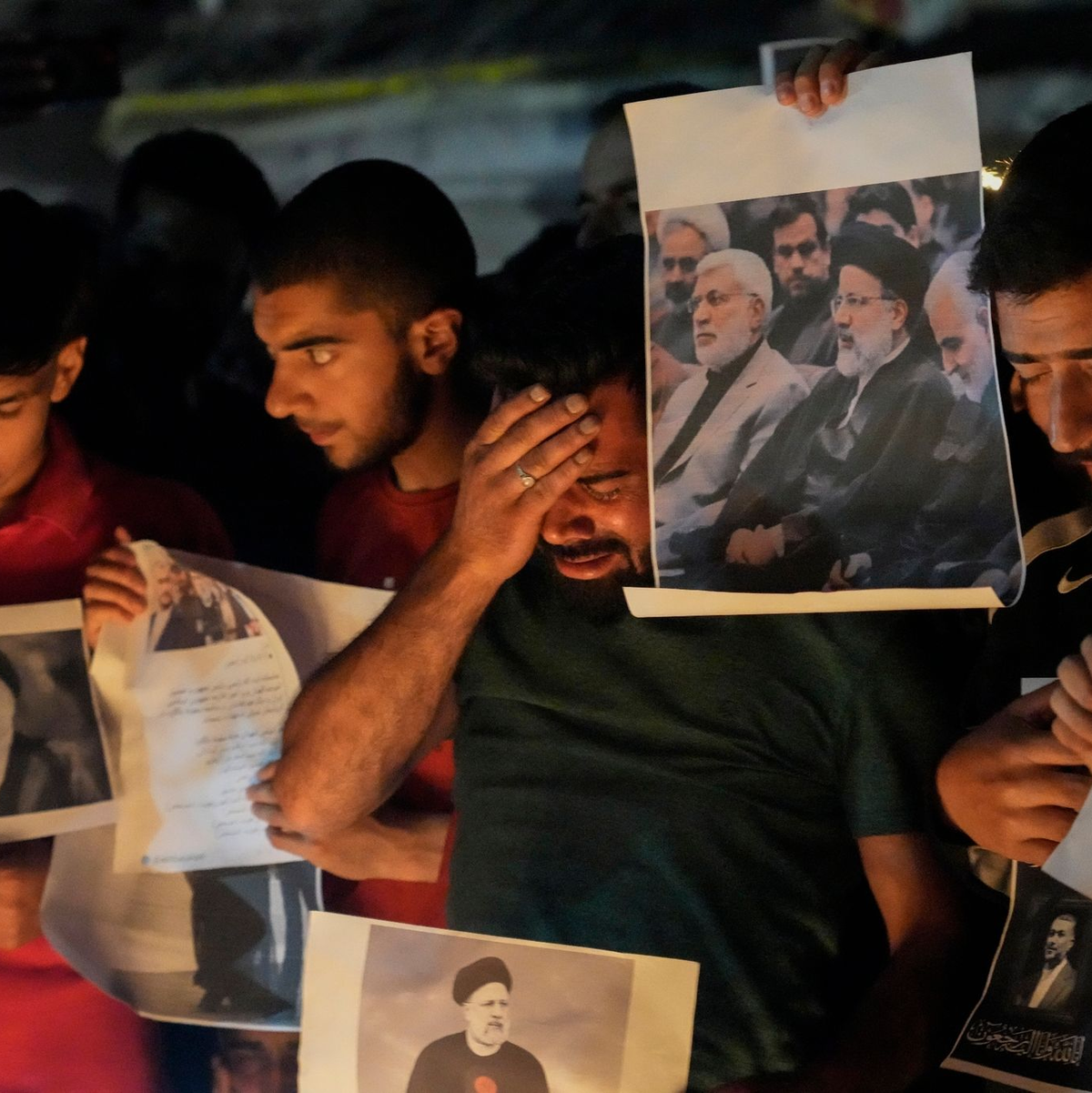 Nach dem Tod Raisis ist das Land gespalten: Während einige Iraner trauern, reagieren andere in den sozialen Medien mit Schadenfreude. - Foto: Mukhtar Khan/AP