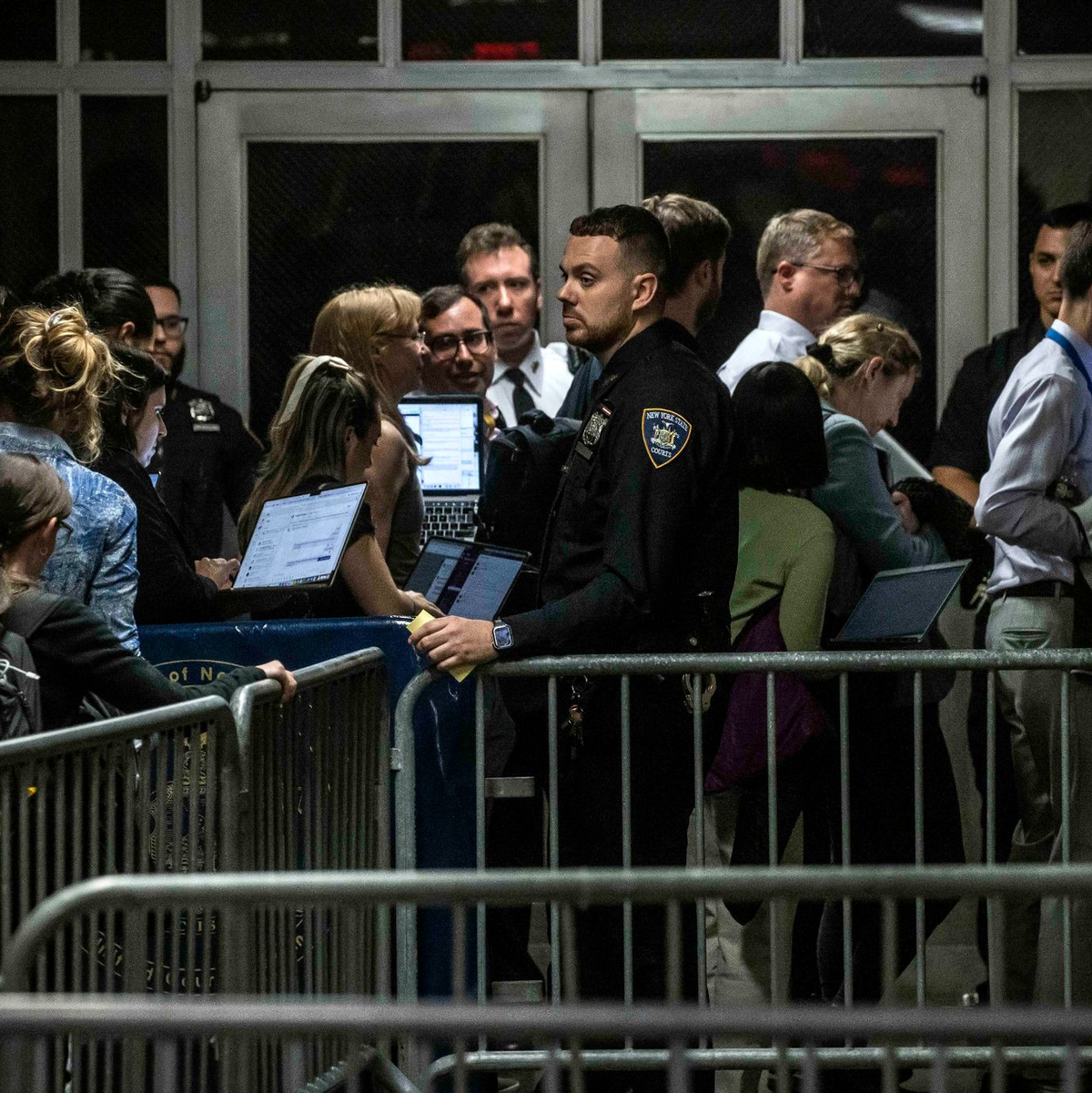 Der Richter ließ den Saal des Gerichts vorübergehend räumen, weil er sich von einem Trump-nahen Entlastungszeugen respektlos behandelt fühlte. - Foto: Dave Sanders/POOL New York Times/AP