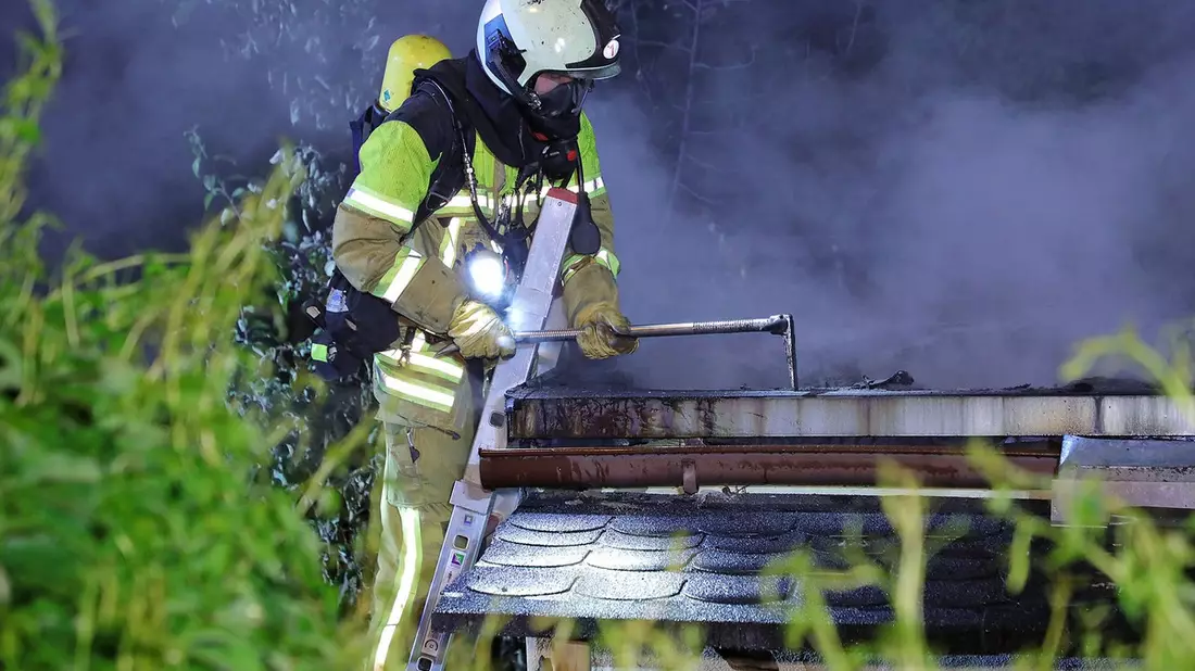 FW Dresden: Brand einer Gartenlaube - Bild: presseportal.de
