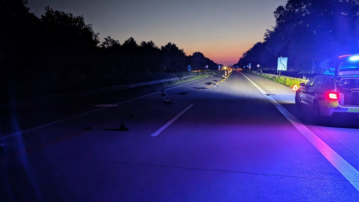 POL-CUX: Kleintransporterfahrer überfährt aus unbekannten Gründen Absperrung der Baustellenverschwenkung auf der BAB27 (Lichtbild in der Anlage) - Foto: presseportal.de