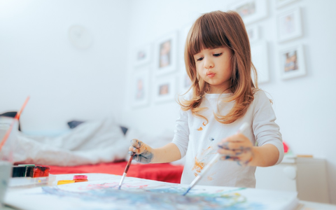 Als Kind mit der falschen Hand schreiben lernen kann zu gravierenden Problemen führen - Foto: presseportal.de