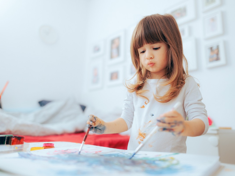 Als Kind mit der falschen Hand schreiben lernen kann zu gravierenden Problemen führen - Foto: presseportal.de
