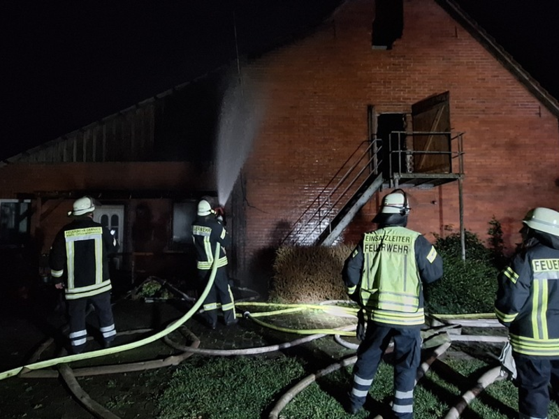 FW Lüchow-Dannenberg: +++Schnelles Eingreifen der Einsatzkräfte verhindert größere Schäden bei Terrassenbrand in Seedorf bei Dannenberg+++ - Foto: presseportal.de