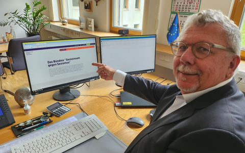 HZA-R: Im Kampf gegen Diskriminierung und Ungleichheit - Hauptzollamt Regensburg tritt dem Bündnis Gemeinsam gegen Sexismus bei - Foto: presseportal.de HZA-R: Im Kampf gegen Diskriminierung und Ungleichheit - Hauptzollamt Regensburg tritt dem Bündnis Gemeinsam gegen Sexismus bei - Foto: presseportal.de