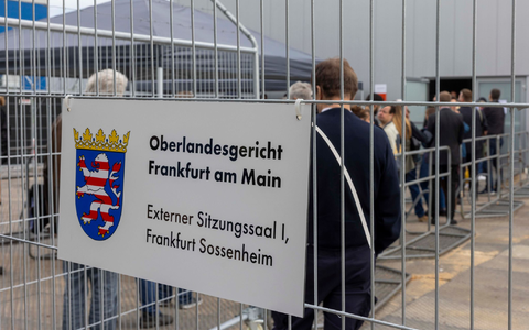 In Frankfurt hat der Prozess gegen die mutmaßliche «Reichsbürger»-Gruppe um Prinz Reuß begonnen. - Foto: Helmut Fricke/dpa