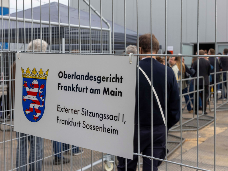 In Frankfurt hat der Prozess gegen die mutmaßliche «Reichsbürger»-Gruppe um Prinz Reuß begonnen. - Foto: Helmut Fricke/dpa