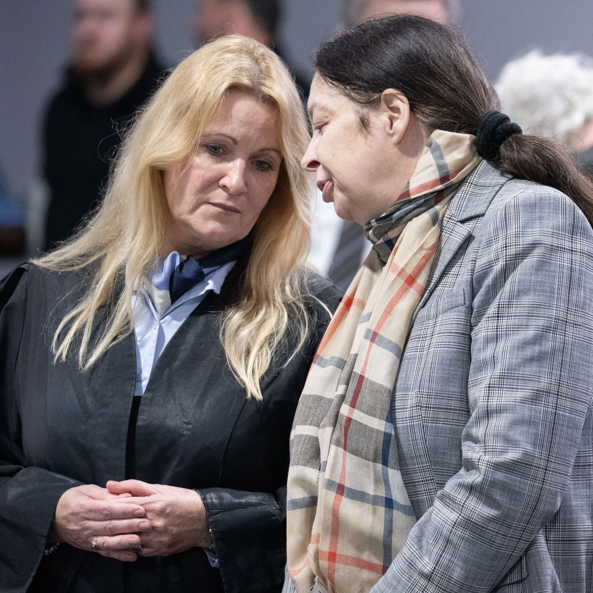 Für das Ressort Justiz hätte laut der Anklage die ehemalige Berliner Richterin und frühere AfD-Bundestagsabgeordnete Birgit Malsack-Winkemann (r) zuständig sein sollen. - Foto: Boris Roessler/dpa-Pool/dpa