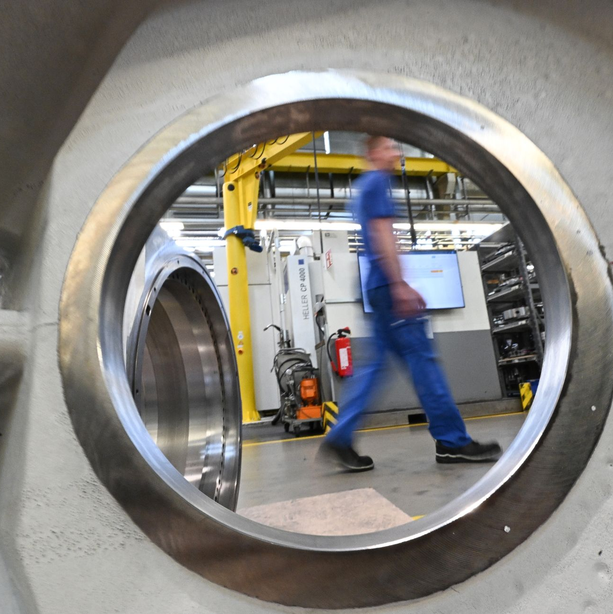 Die Bestellungen im Maschinenbau ziehen an (Archivbild) - Foto: Bernd Weißbrod/dpa