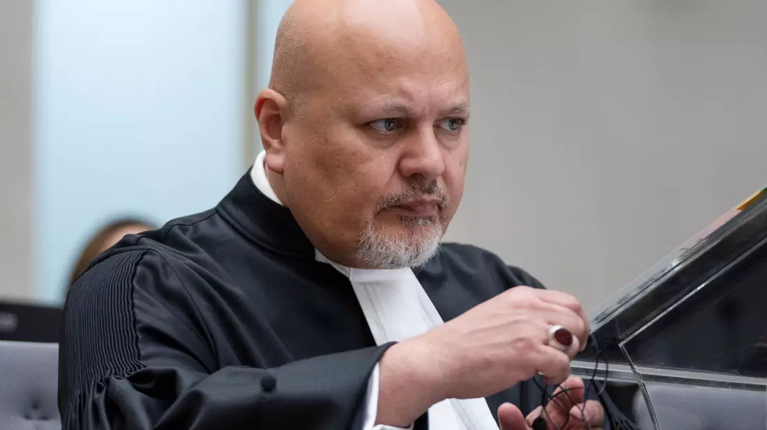 Karim Khan ist Chefankläger des Internationalen Strafgerichtshofes. - Bild: Peter Dejong/AP/dpa