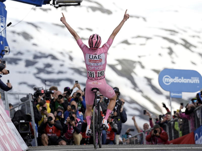 Am Umbrail-Pass wurden Temperaturen von zwei Grad und eine Schneewahrscheinlichkeit von 95 Prozent prognostiziert. - Foto: Marco Alpozzi/LaPresse/AP