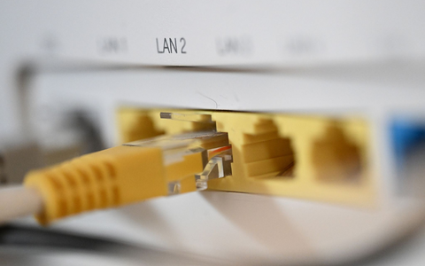 Die eigentliche technische Ursache der Störungen lag im Netz der Telekom (Symbolbild). - Foto: Bernd Weißbrod/dpa