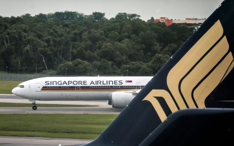 Eine Boeing 777 von Singapore Airlines auf dem Flughafen von Singapur (Archivbild). - Foto: Wallace Woon/dpa