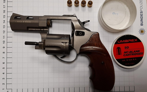 BPOL NRW: Nach Drohung gegen Bahnmitarbeiter - Bundespolizei stellt Schreckschussrevolver sicher - Foto: presseportal.de BPOL NRW: Nach Drohung gegen Bahnmitarbeiter - Bundespolizei stellt Schreckschussrevolver sicher - Foto: presseportal.de