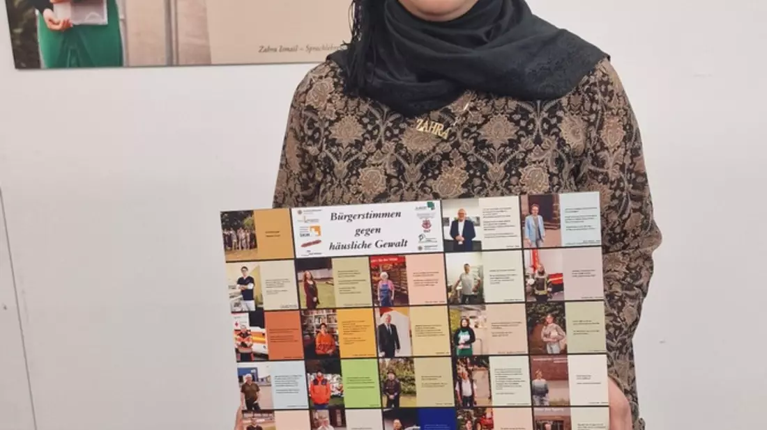 POL-EL: Nordhorn - Fotoausstellung Bürgerstimmen gegen Häusliche Gewalt eröffnet (Fotos) - Bild: presseportal.de
