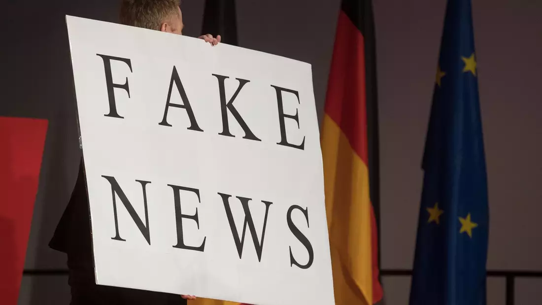 Deutschland und andere EU-Mitgliedstaaten wollen zur Bekämpfung von Fake News und Propaganda verstärkt auf Sanktionen setzen. - Bild: Marijan Murat/dpa/Symbolbild
