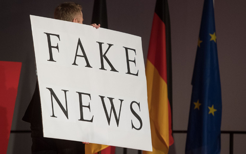 Deutschland und andere EU-Mitgliedstaaten wollen zur BekÀmpfung von Fake News und Propaganda verstÀrkt auf Sanktionen setzen. - Foto: Marijan Murat/dpa/Symbolbild Deutschland und andere EU-Mitgliedstaaten wollen zur BekÀmpfung von Fake News und Propaganda verstÀrkt auf Sanktionen setzen. - Foto: Marijan Murat/dpa/Symbolbild