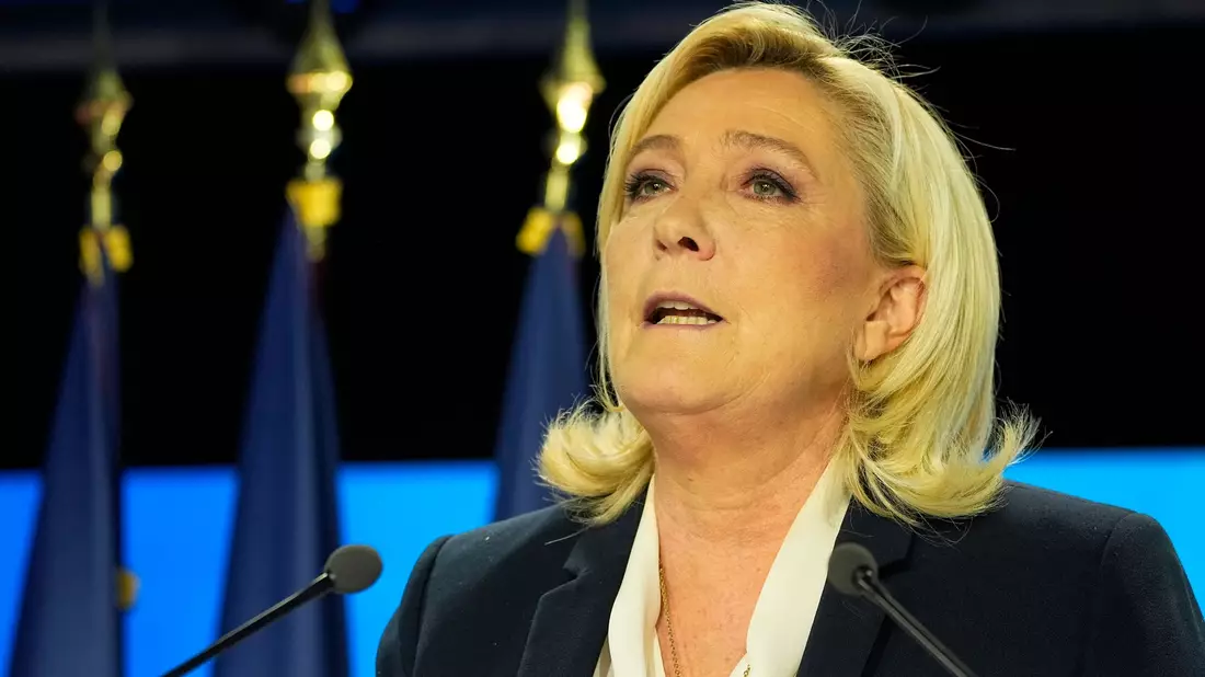 Die rechtsextreme Partei Rassemblement National (RN) um Marine Le Pen nimmt Abstand von der AfD. - Bild: Michel Euler/AP/dpa