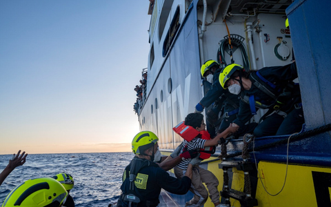 11 Kinder ertrinken jede Woche bei der Flucht übers Mittelmeer / SOS-Kinderdörfer und SOS Humanity retten gemeinsam Leben - Foto: presseportal.de