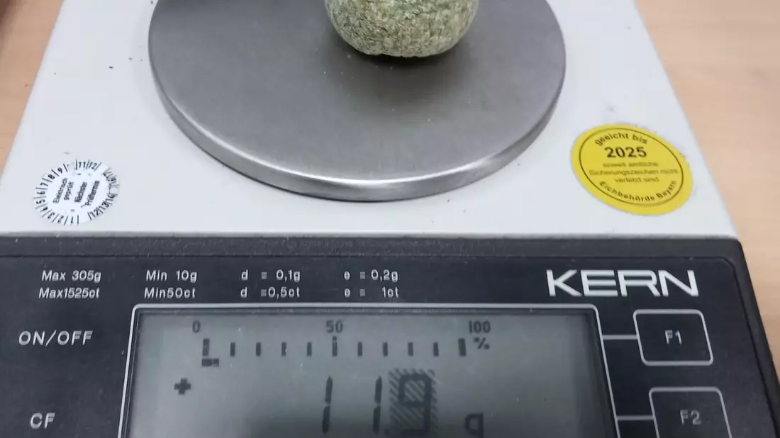 HZA-N: Kugeln im BH - Nürnberger Zoll findet Marihuana - Bild: Zoll, presseportal.de