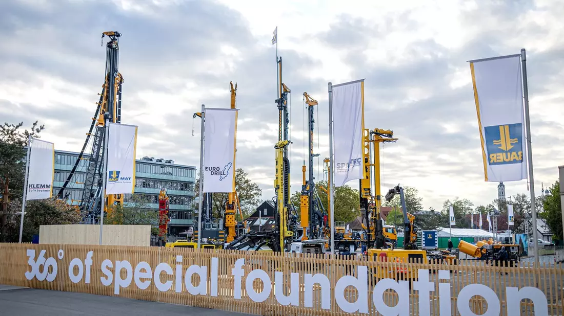360 degrees of special foundation: Bauer begrüßte rund 1.900 Gäste aus 72 Ländern zur Hausausstellung - Bild: presseportal.de
