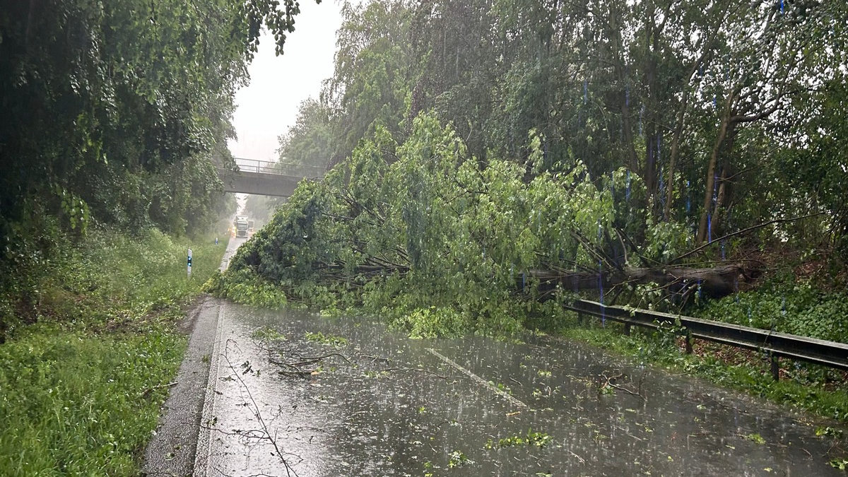 FF Goch: Unwetterbilanz der Feuerwehr Goch / 9 Einsätze im gesamten Stadtgebiet - Foto: presseportal.de