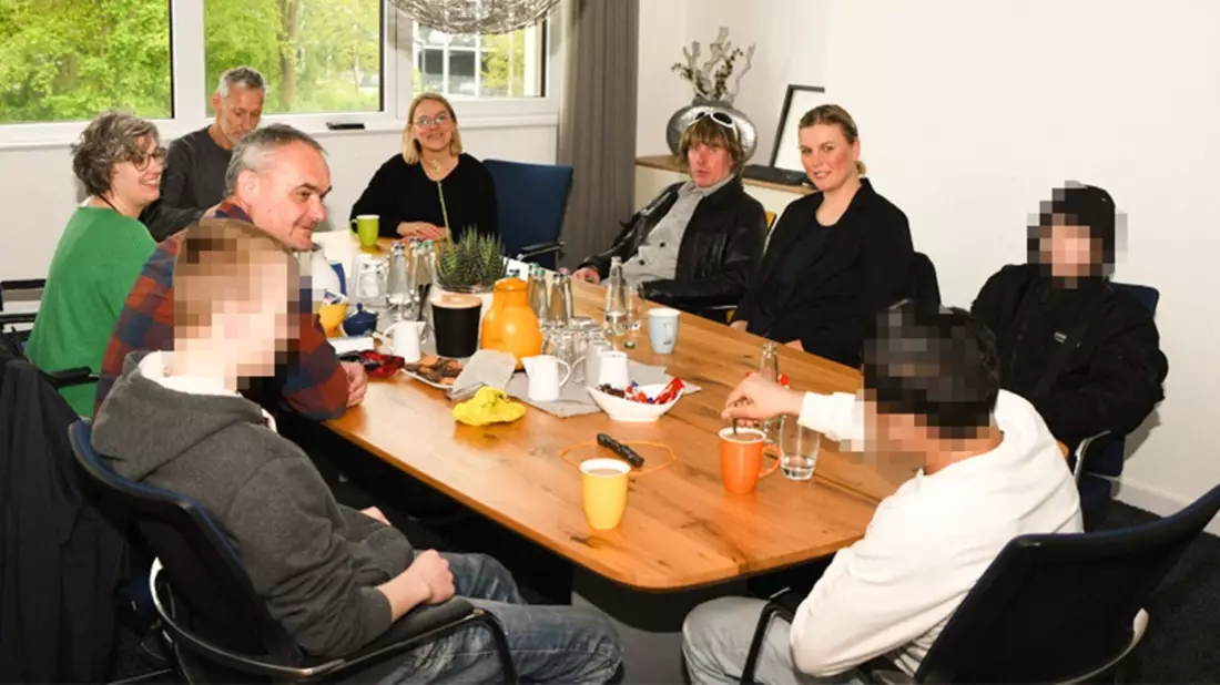 POL-ST: Kreis Steinfurt, Teilnehmer der Initiative Kurve kriegen nehmen an Laufprojekt teil - Prominente Unterstützung von Mickie Krause - Bild: presseportal.de