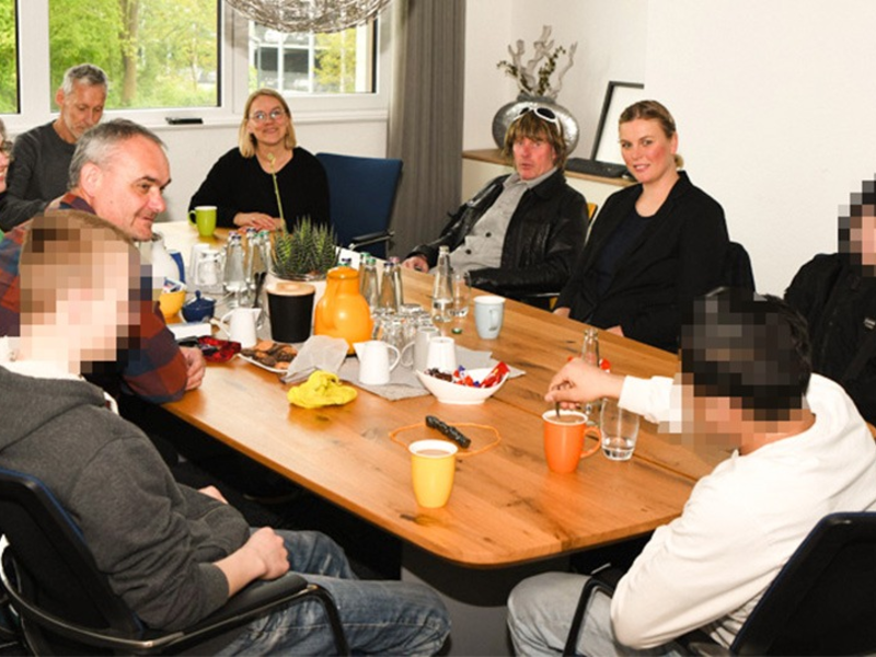 POL-ST: Kreis Steinfurt, Teilnehmer der Initiative Kurve kriegen nehmen an Laufprojekt teil - Prominente Unterstützung von Mickie Krause - Foto: presseportal.de