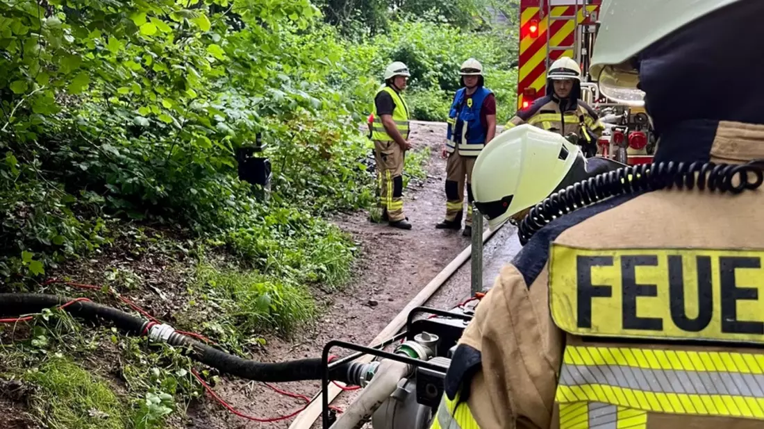 FW Rheurdt: Starkregenbilanz: Feuerwehr an mehreren Stellen unterstützend im Einsatz - Bild: presseportal.de