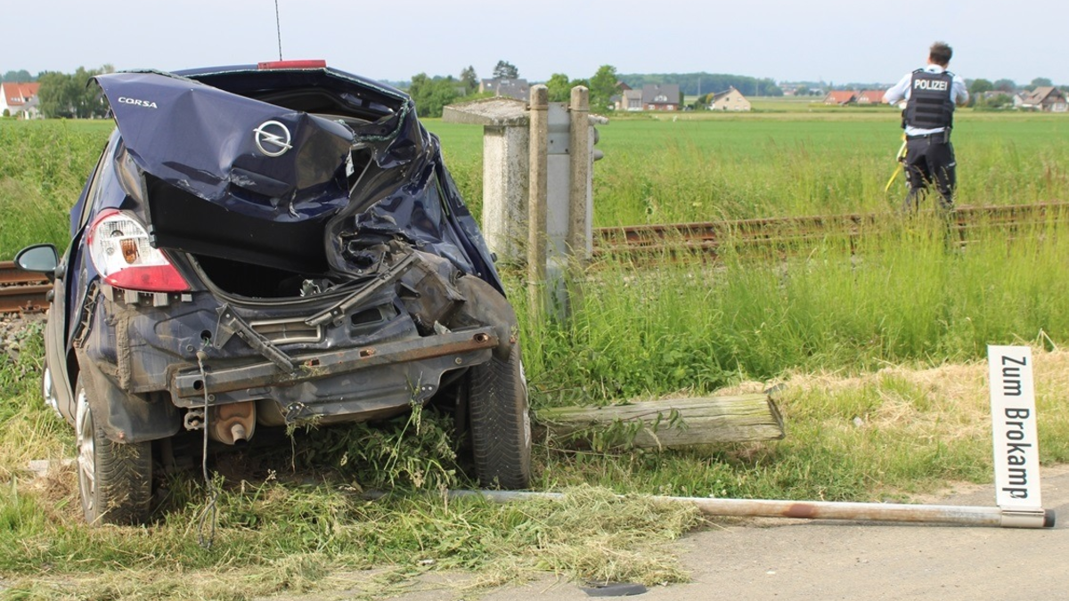 POL-MI: Pkw kollidiert mit Eurobahn - Foto: presseportal.de