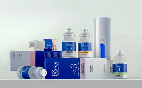 Die hochwirksame Anti-Aging Serum-Kollektion von Dr. Comoi / Personalisierte Hautpflege dank des digitalen Dr. Comoi Hauttests mit neuester KI-Technologie - Foto: presseportal.de