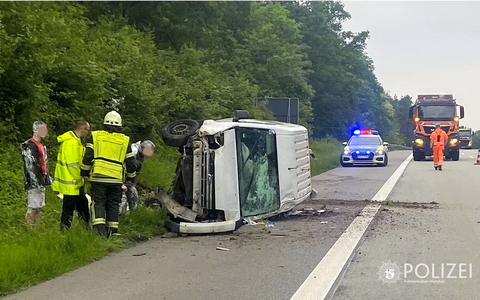 POL-PPWP: Unfall, weil Mitfahrer ins Lenkrad griff - Foto: presseportal.de