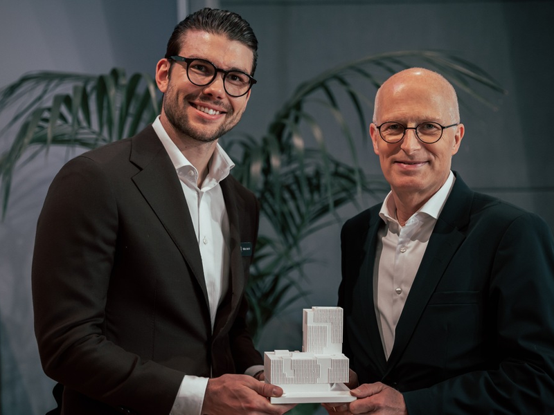Was macht FAIRFAMILY als Arbeitgeber so einzigartig? Bürgermeister Dr. Peter Tschentscher gratuliert FAIRFAMILY zum neuen Office in Hamburg - Foto: presseportal.de