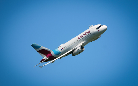 Mit nun rund 120 Flugzeugen biete Eurowings wegen der weiter stark wachsenden Nachfrage 13 Prozent mehr Plätze an als im Vorjahr. - Foto: Soeren Stache/dpa