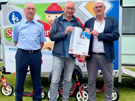 POL-SU: Spielend Verkehrsregeln lernen - Übergabe des Rote-Ritter-Mobils - Foto: presseportal.de