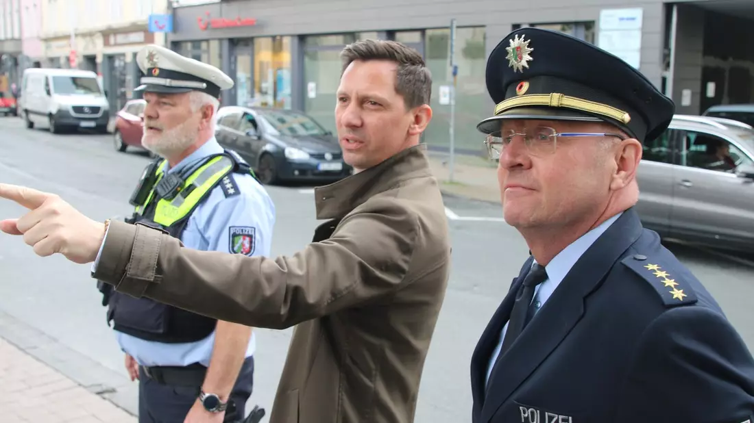 POL-SI: Landrat ordnet Strategische Fahndung für Siegener Innenstadt an Die Polizei schaut nicht weg, sondern sie sorgt für Sicherheit - #polsiwi - Bild: presseportal.de