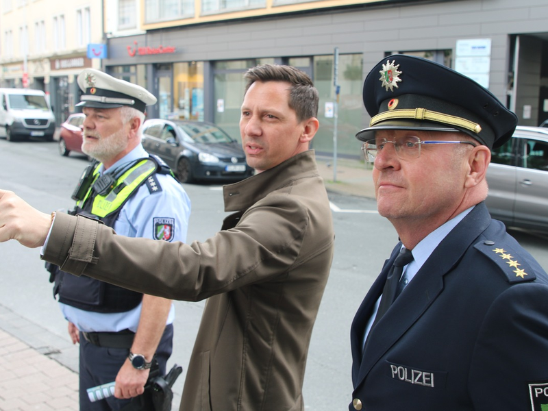 POL-SI: Landrat ordnet Strategische Fahndung für Siegener Innenstadt an Die Polizei schaut nicht weg, sondern sie sorgt für Sicherheit - #polsiwi - Foto: presseportal.de