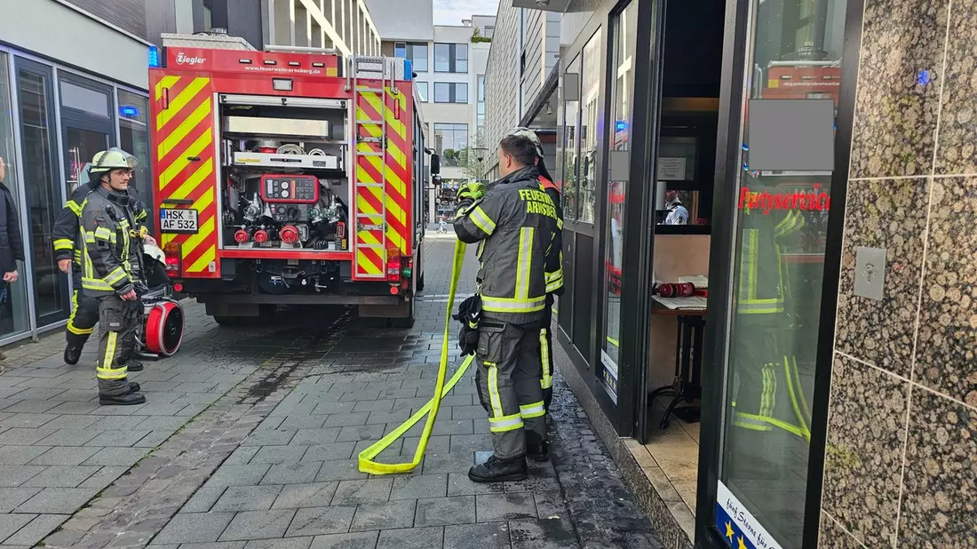 FW-AR: Brand in Imbissbetrieb schnell gelöscht - Bild: presseportal.de