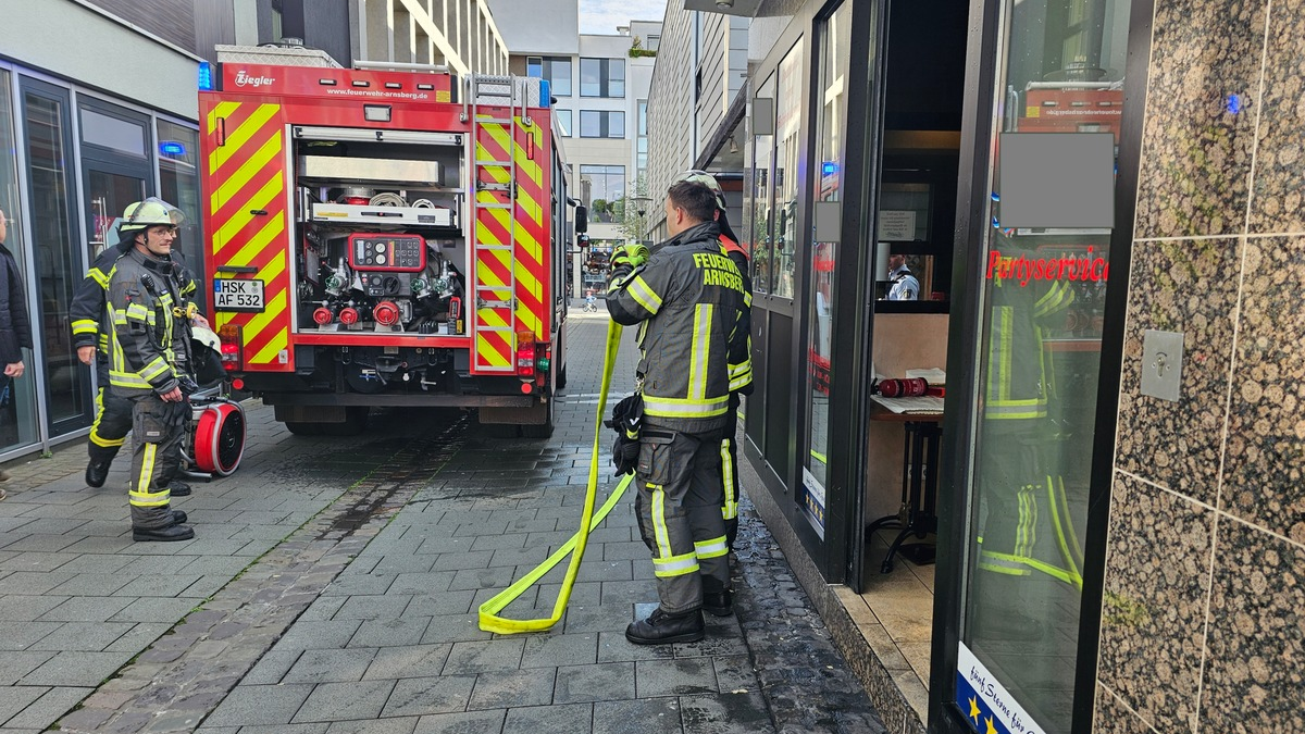 FW-AR: Brand in Imbissbetrieb schnell gelöscht - Foto: presseportal.de