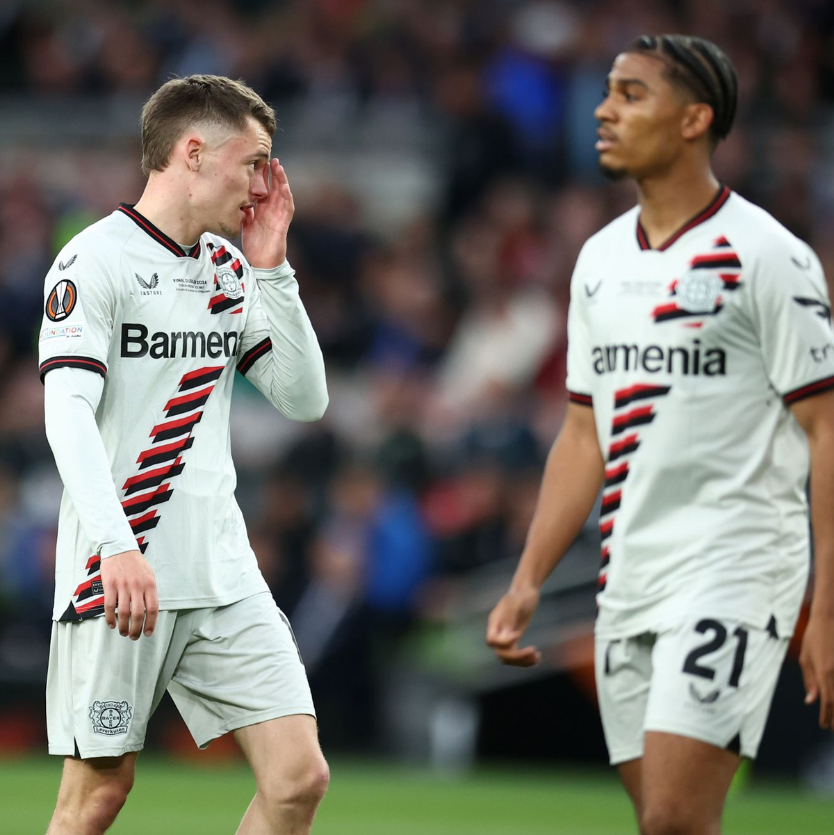 Die Werkself um Florian Wirtz (l) und Amine Adli leistete sich ungewohnt viele einfache Fehler im Spielaufbau. - Foto: Jan Woitas/dpa