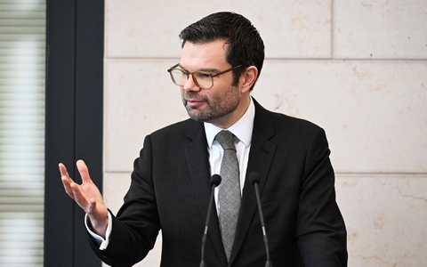 Den Deutschen fehle manchmal Gemeinschaftsgefühl, findet Buschmann. - Foto: Uli Deck/dpa