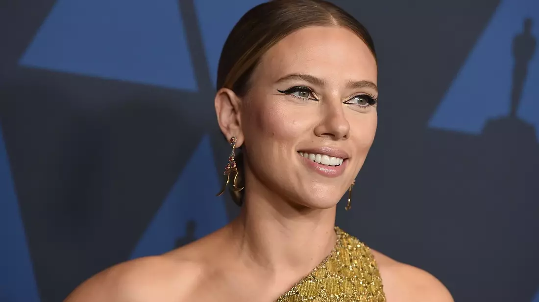 Wegen der KI-Stimme «Sky» ist es zum Streit zwischen OpenAI und Scarlett Johansson gekommen. - Bild: Jordan Strauss/AP/dpa
