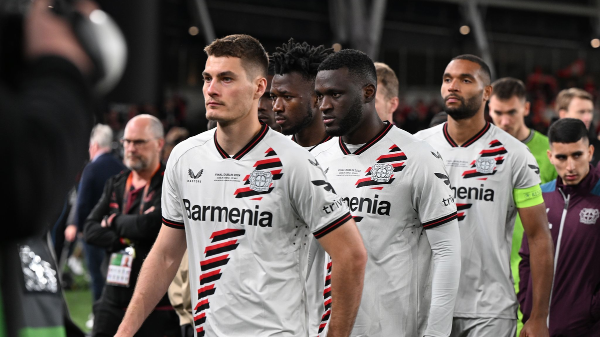 Dass ihre unglaubliche Serie im 52. Spiel ausgerechnet in einem Finale endete, schmerzte alle bei Bayer Leverkusen sehr. - Foto: Federico Gambarini/dpa