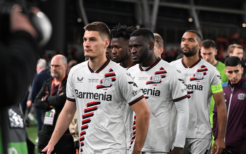 Dass ihre unglaubliche Serie im 52. Spiel ausgerechnet in einem Finale endete, schmerzte alle bei Bayer Leverkusen sehr. - Foto: Federico Gambarini/dpa